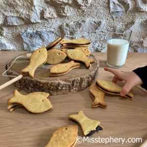 Biscuits poissons fourrés au chocolat