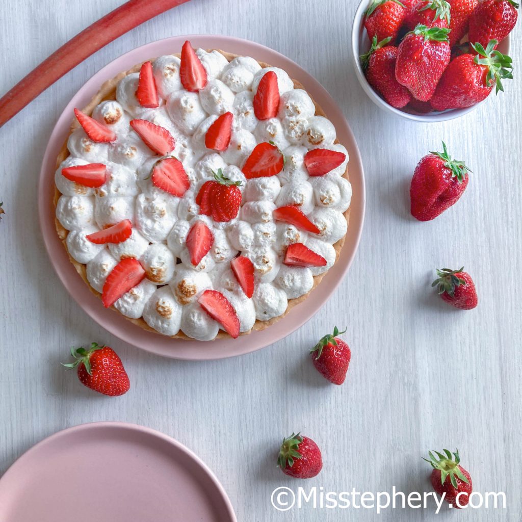 Tarte fraise rhubarbe meringuée