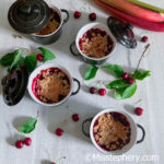 Crumble rhubarbe cerises ~ sans gluten ni lactose