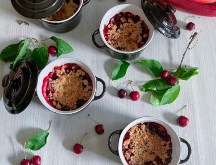 Crumble rhubarbe cerises ~ sans gluten ni lactose