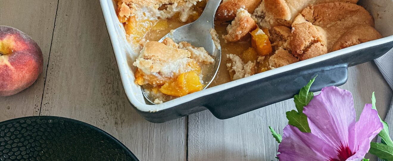 Cobbler aux pêches ~ sans gluten vegan