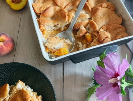 Cobbler aux pêches ~ sans gluten vegan