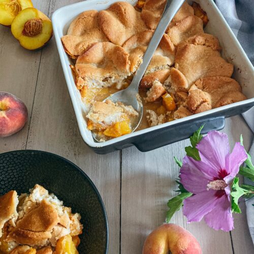 Cobbler aux pêches ~ sans gluten vegan