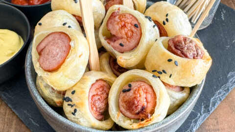 Feuilletés apéritifs sans gluten et sans lactose aux saucisses de Francfort et feuilles de riz croustillantes. Misstephery"