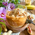 ice cream banane et caramel de dattes façon sundae végétal sans lactose dans une verrine